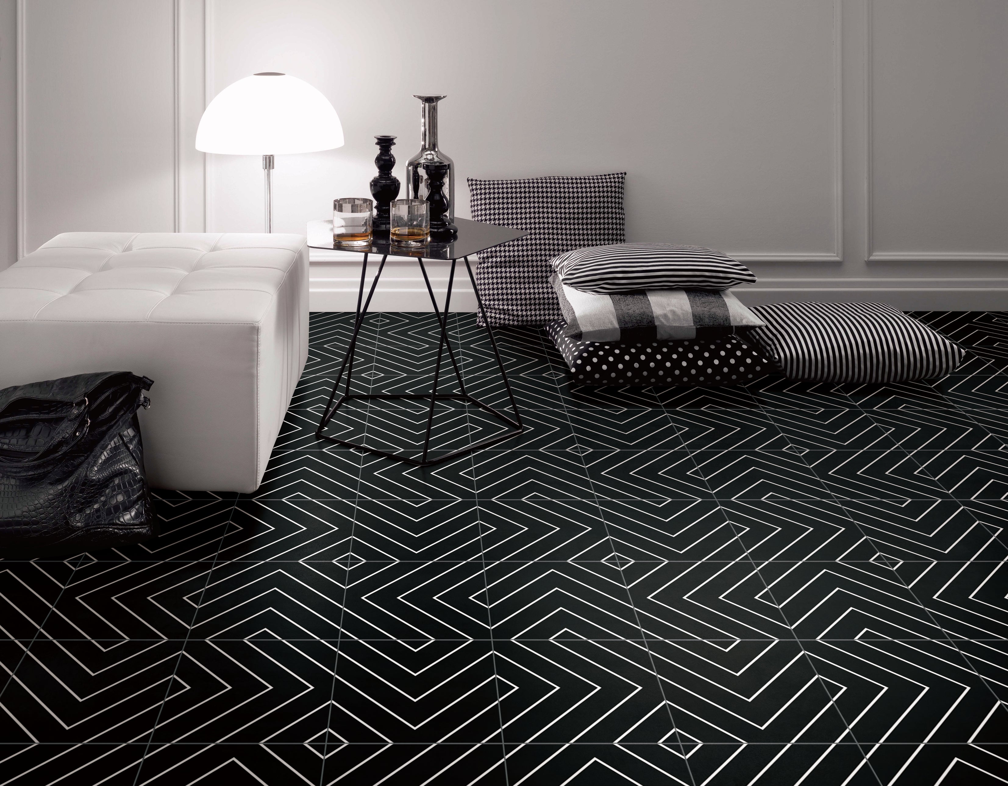 T210130 KEYS CHEVRON WHITE MATT AND BLACK MATT 200X200