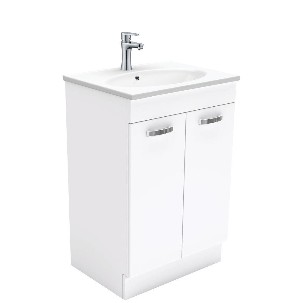 MARY UniCab? 600 Vanity on Kickboard/On Legs