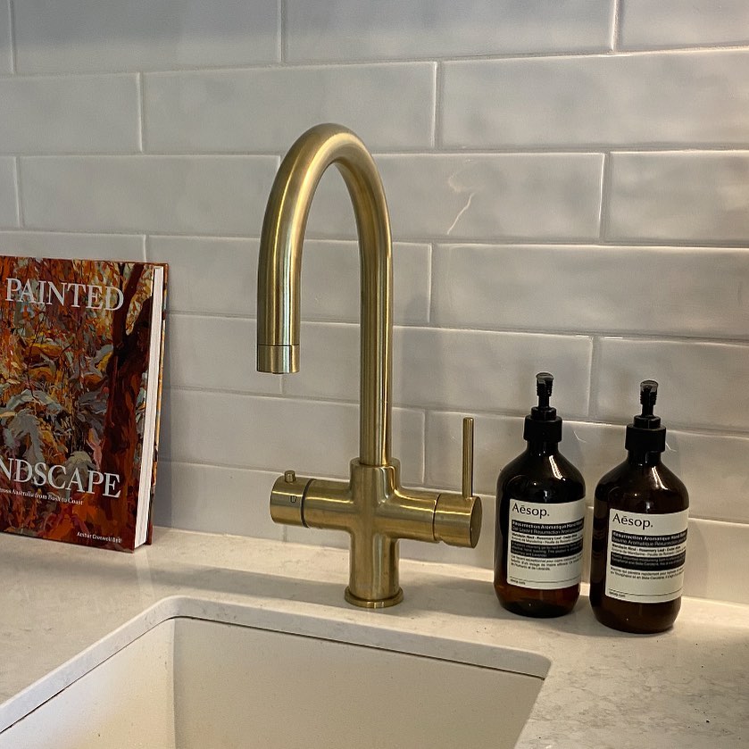 Flagship 4 in 1  Filtered Boiling + Filtered Chilled + Hot & Cold Mains with Swivel Gooseneck Spout